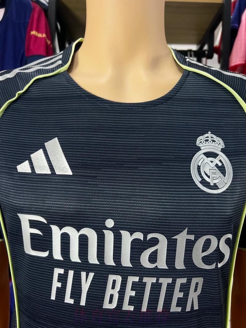 姆巴佩亮相细节:身披9号球衣 多位名宿惊喜助阵 姆巴佩亮相细节:身披9号球衣 多位名宿惊喜助阵